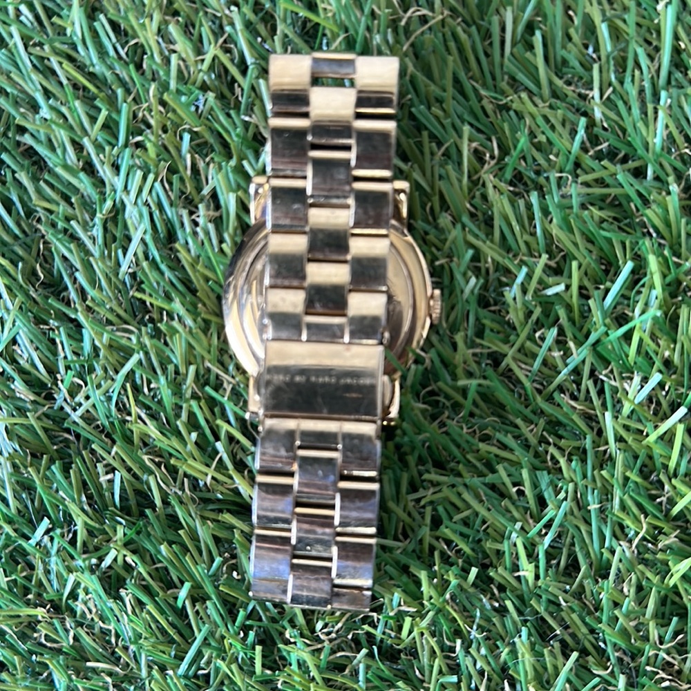 Marc Jacobs Gold Watch - Picture 2 of 2